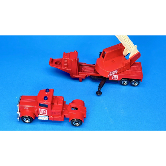 1984 Matchbox Peterbilt Convoy Fire Engine 1/80 Die-Cast Semi-Trailer Truck - Picture 3 of 16